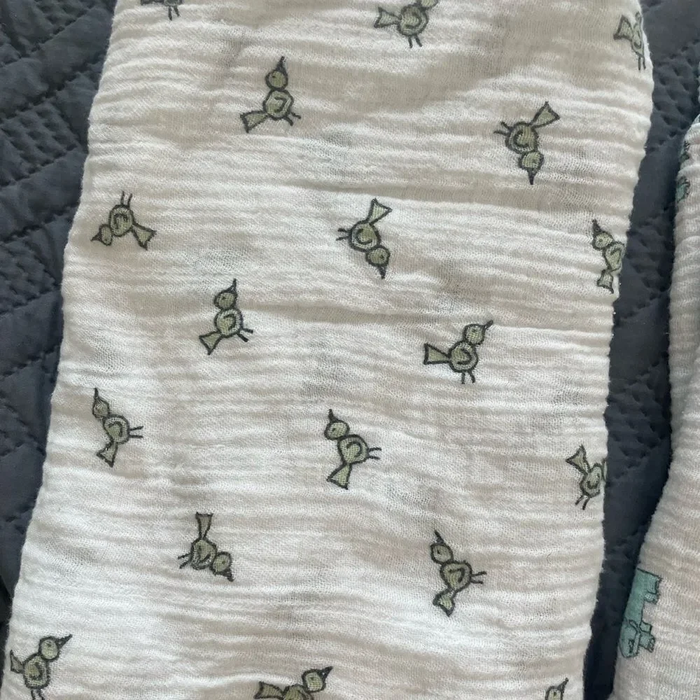 aden + anais Giraffe Print Swaddle Blanket
